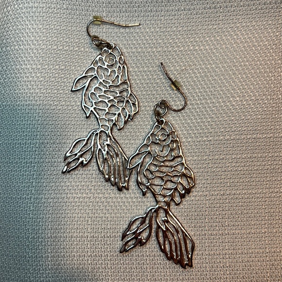 Fish and bangles - Picture 2 of 3